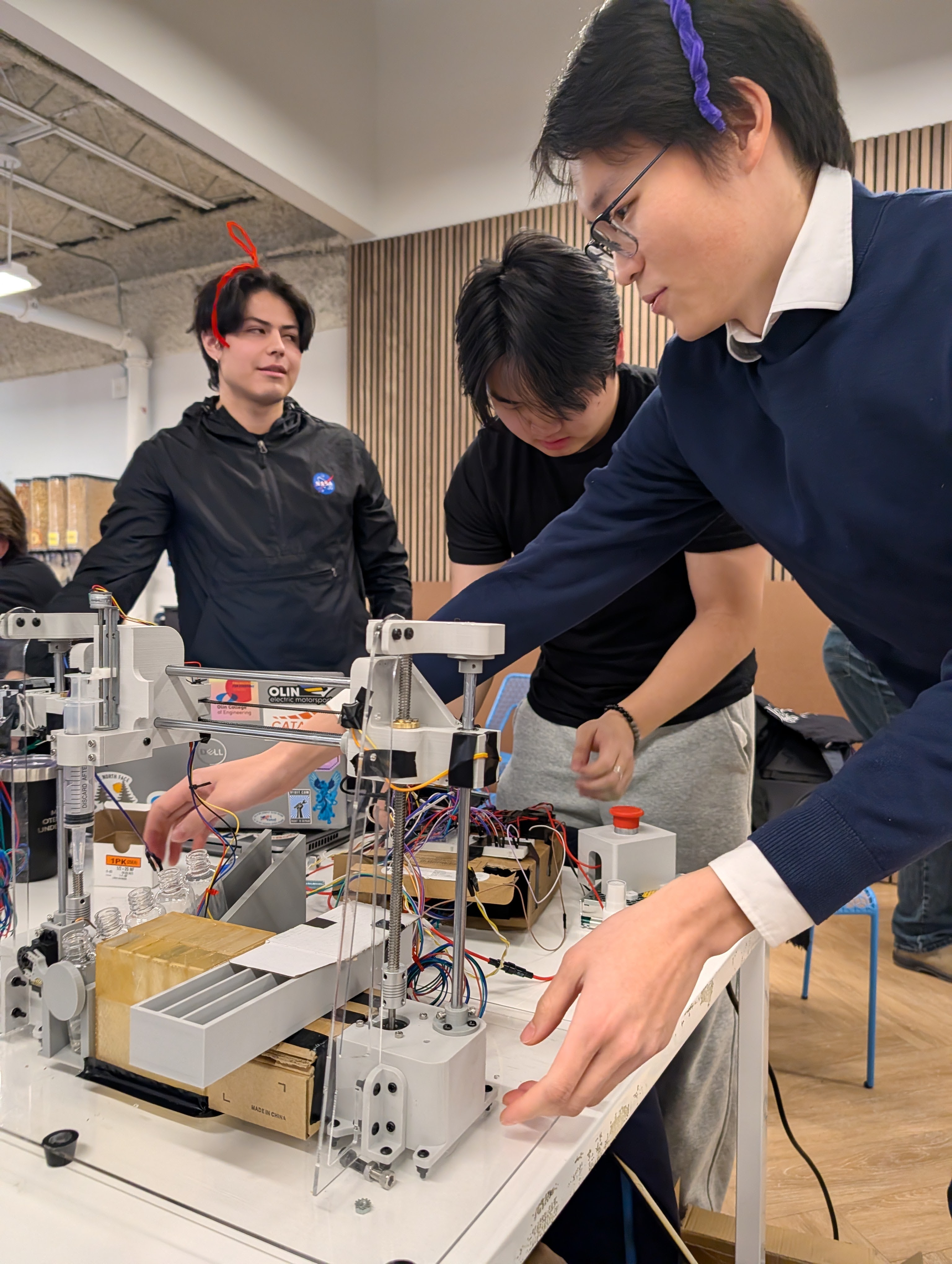 Scent-o-Matic gantry assembly with oil reservoirs and pipette mechanism
